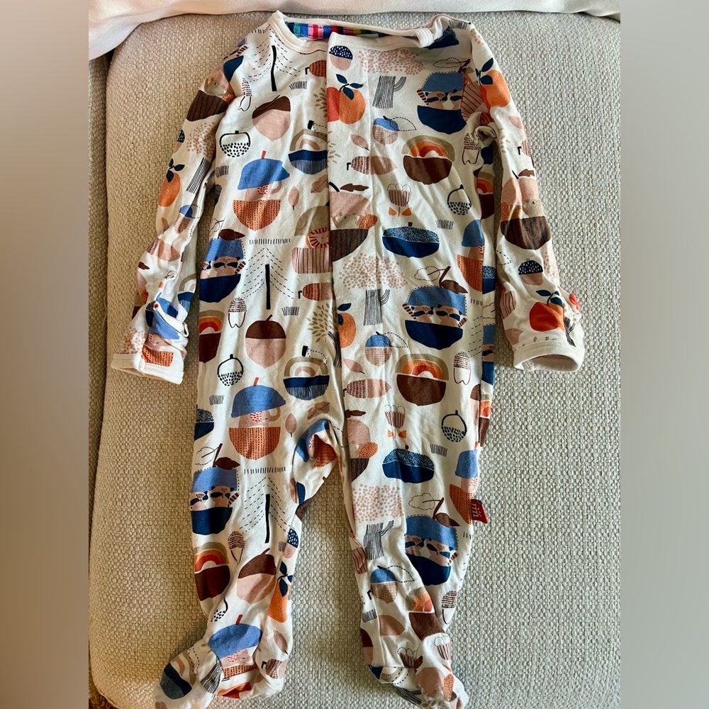 EUC 0-3 month Magnetic Me unisex footie pajama